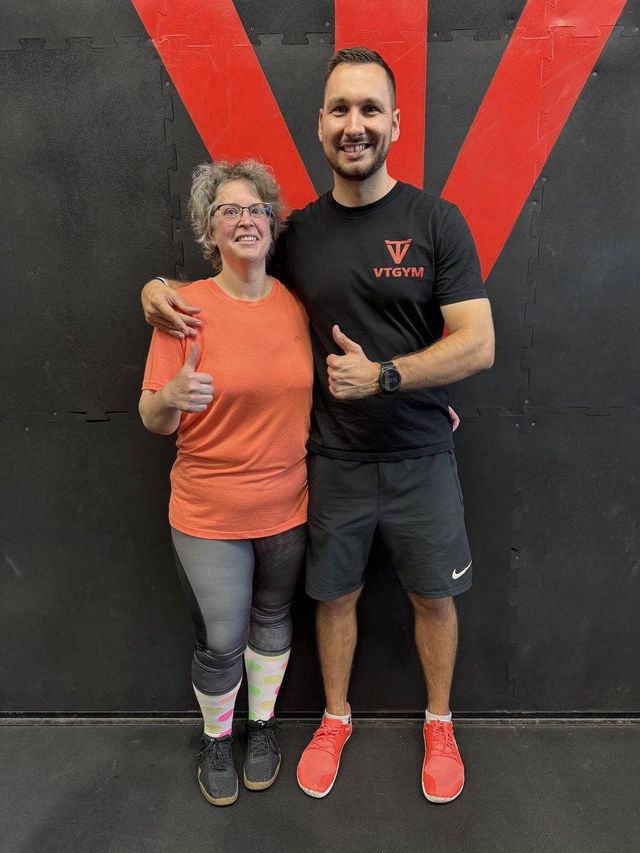 Marta dnes, o 45 kg lehčí, s trenérem ve VT GYM