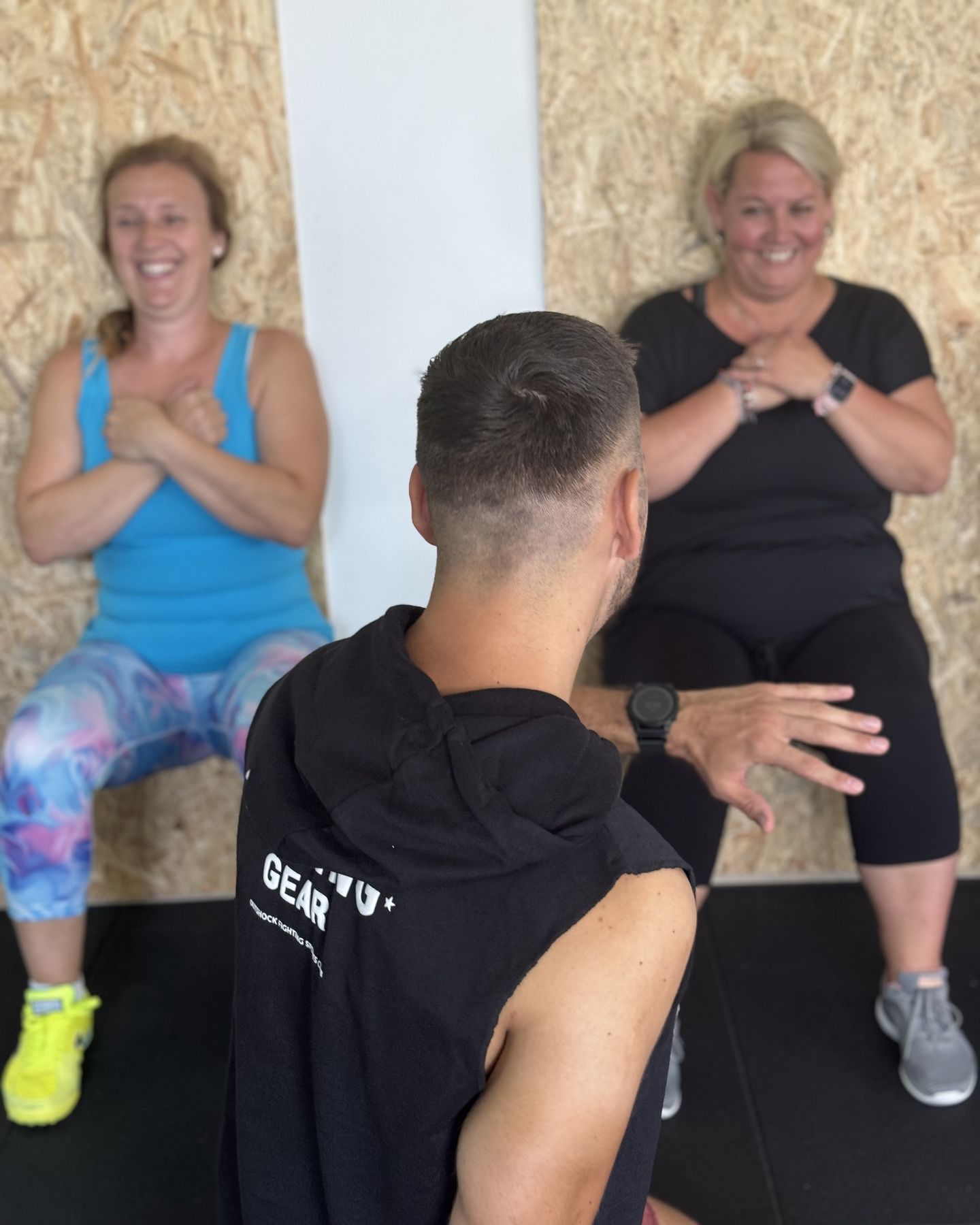 Klientky 40+ při osobním tréninku pod vedením trenéra